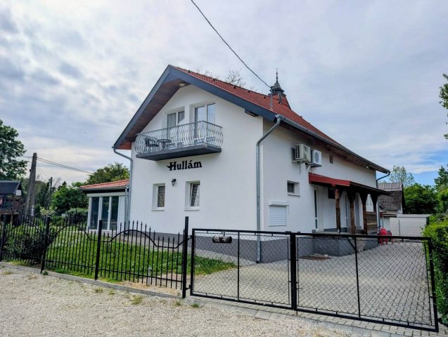Eladó nyaraló, Gyenesdiáson 135 M Ft, 9 szobás