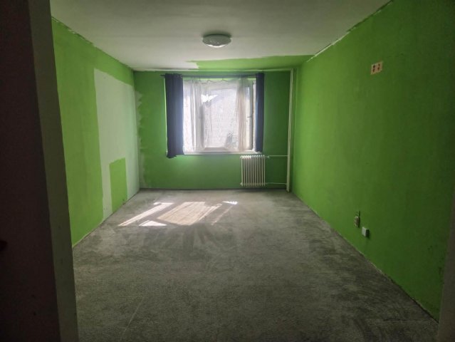 Eladó panellakás, Tatabányán 35 M Ft, 3 szobás