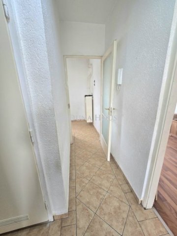 Eladó panellakás, Pécsett 57.9 M Ft, 3 szobás