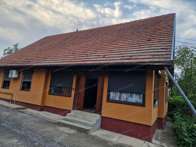 Eladó családi ház, Balatonszabadiban 61.9 M Ft, 5 szobás