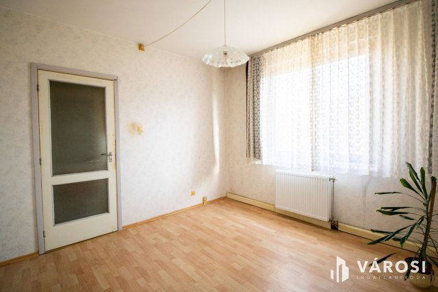 Eladó panellakás, Békéscsabán 32.49 M Ft, 3 szobás