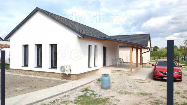 Eladó családi ház, Balatonkeresztúron 69.99 M Ft, 7 szobás