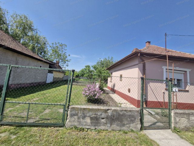 Eladó családi ház, Jászladányon 7.5 M Ft, 2 szobás