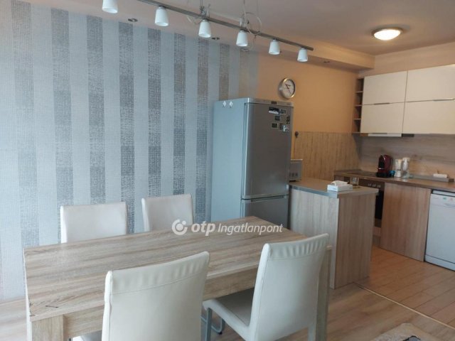 Eladó téglalakás, Pécsett 81.5 M Ft, 3 szobás