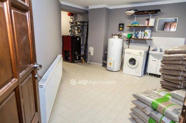 Eladó családi ház, Báron 89.5 M Ft, 4+1 szobás