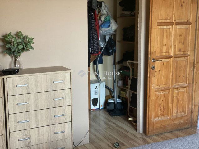 Eladó családi ház, Százhalombattán 150 M Ft, 5 szobás