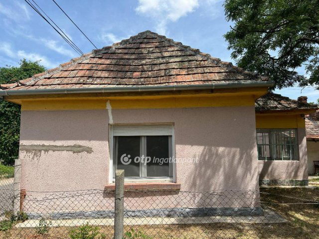 Eladó családi ház, Tápiószőlősön 9.9 M Ft, 2 szobás