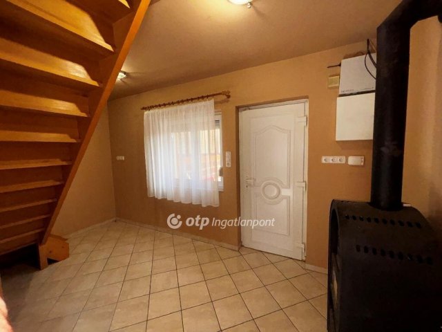 Eladó családi ház, Orosházán 26 M Ft, 2 szobás