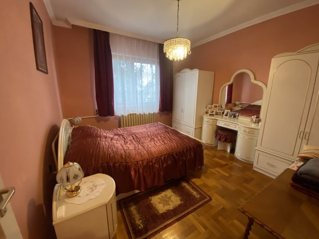 Eladó családi ház, Ladánybenén 69.9 M Ft, 5 szobás