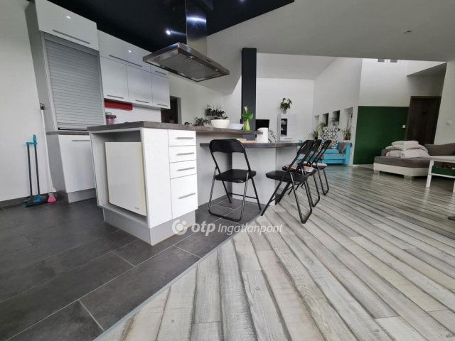 Eladó nyaraló, Szerecsenyen 299 M Ft, 2+2 szobás