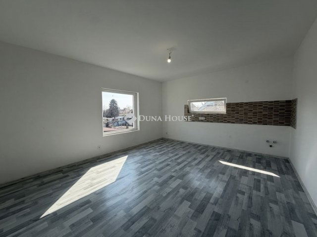 Eladó téglalakás, Vecsésen 74.9 M Ft, 4 szobás