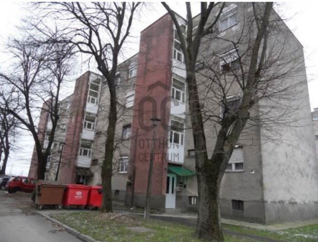 Eladó téglalakás, Szigetváron 12 M Ft, 2 szobás