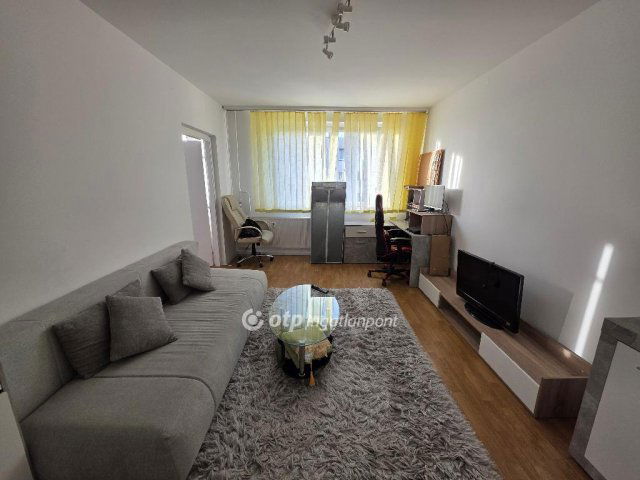 Eladó panellakás, Debrecenben 70 M Ft, 3 szobás