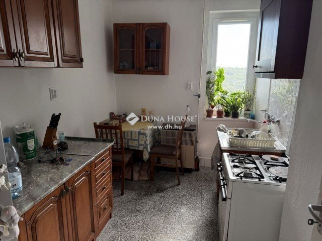 Eladó téglalakás, Pécsett 26.5 M Ft, 2 szobás