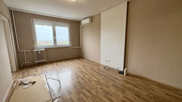 Kiadó panellakás, albérlet, Debrecenben 225 E Ft / hó, 3 szobás