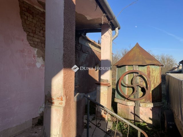 Eladó családi ház, Oszkón 10 M Ft, 2 szobás