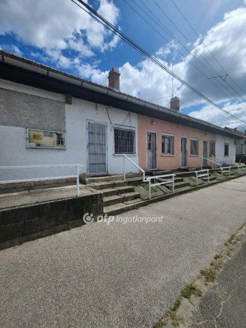 Eladó üzlethelyiség, Gyálon 74 M Ft, 4 szobás