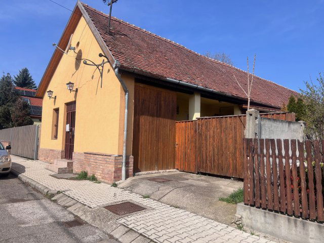 Eladó családi ház, Solymáron 79 M Ft, 2 szobás