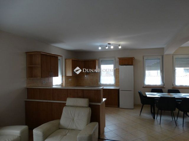 Kiadó téglalakás, albérlet, Debrecenben 360 E Ft / hó, 3 szobás