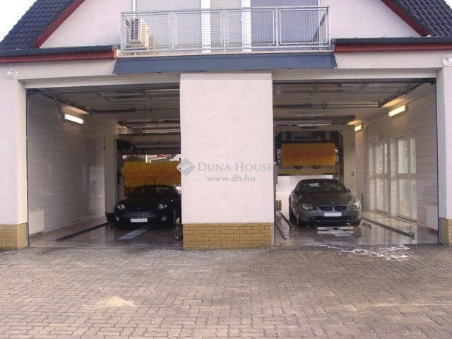 Eladó üzlethelyiség, Dunaújvárosban 169 M Ft