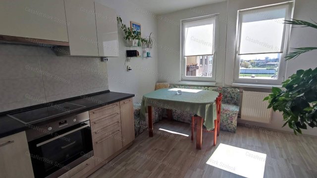 Eladó panellakás, Szolnokon 37.99 M Ft, 1+2 szobás