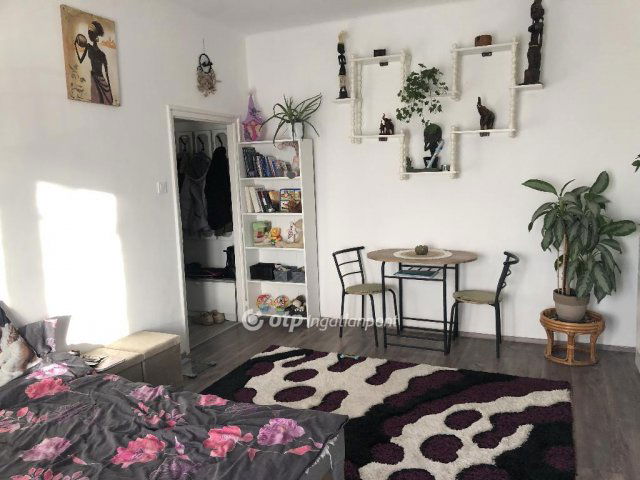 Eladó téglalakás, Ajkán 28.5 M Ft, 1 szobás