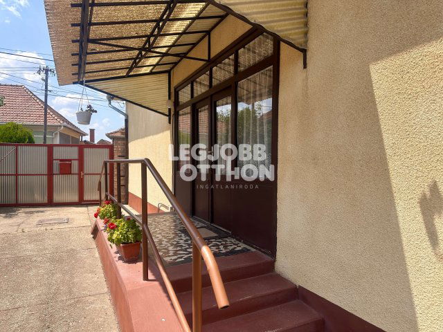 Eladó családi ház, Cegléden 79 M Ft, 4 szobás