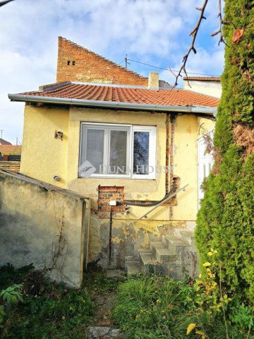 Eladó téglalakás, Pécsett 19.9 M Ft, 1 szobás