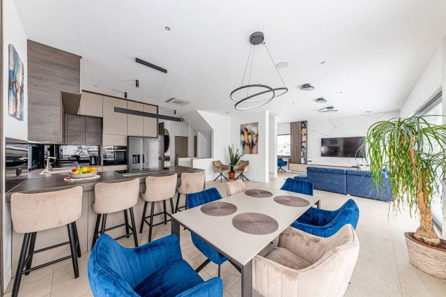 Eladó családi ház, Ürömön 414 M Ft, 7 szobás