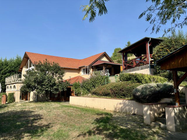 Eladó családi ház, Badacsonytomajon 199.8 M Ft, 4 szobás