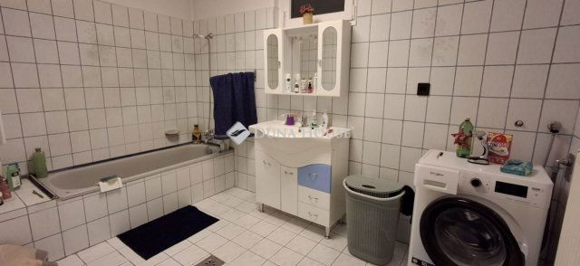 Eladó családi ház, Dunaharasztin 185 M Ft, 7 szobás