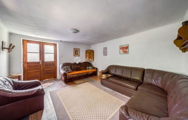 Eladó mezogazdasagi ingatlan, Pusztavacson 260 M Ft, 4 szobás