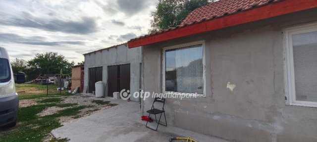 Eladó családi ház, Turán 55 M Ft, 2+2 szobás