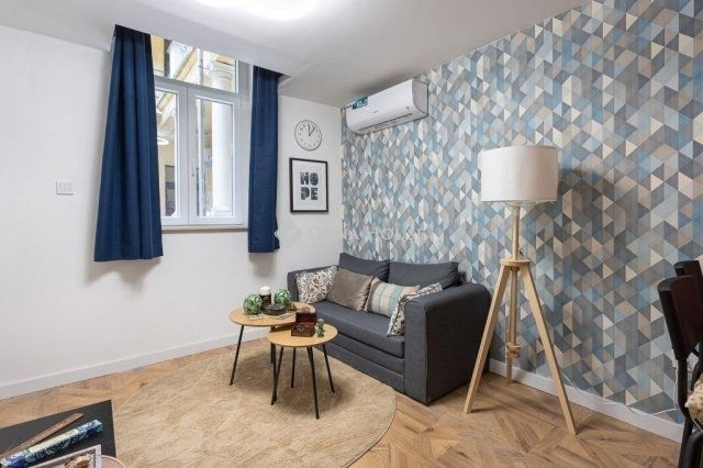 Eladó téglalakás, Budapesten, VI. kerületben 50 M Ft, 1 szobás