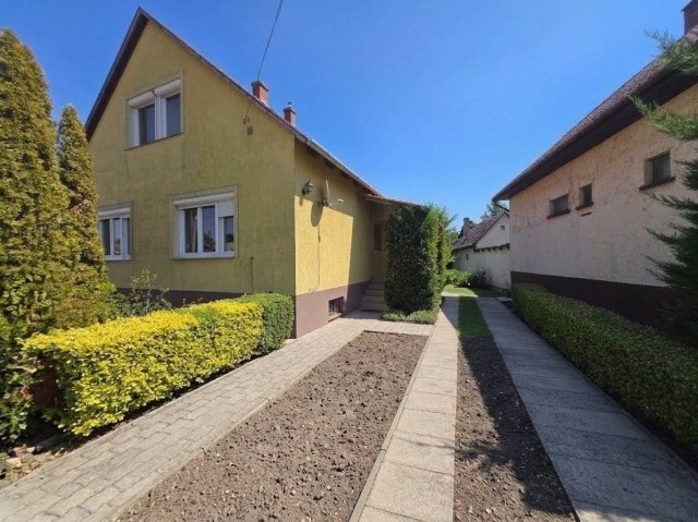 Eladó családi ház, Szigetszentmiklóson 109 M Ft, 4 szobás