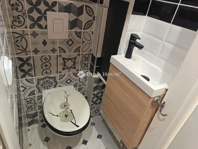 Eladó téglalakás, Vácon 72.5 M Ft, 3 szobás