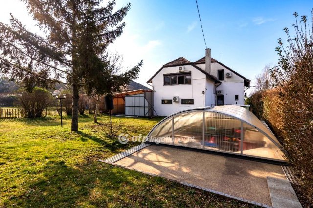 Eladó családi ház, Sümegen 74.99 M Ft, 7+2 szobás