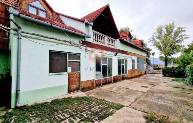 Eladó családi ház, Pécsett 64.9 M Ft, 5 szobás