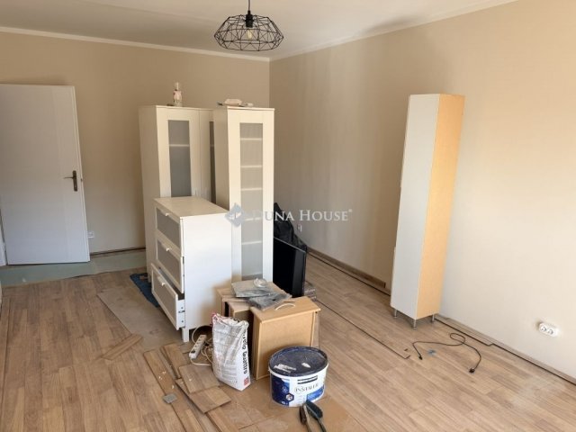 Kiadó panellakás, albérlet, Pécsett 200 E Ft / hó, 2 szobás