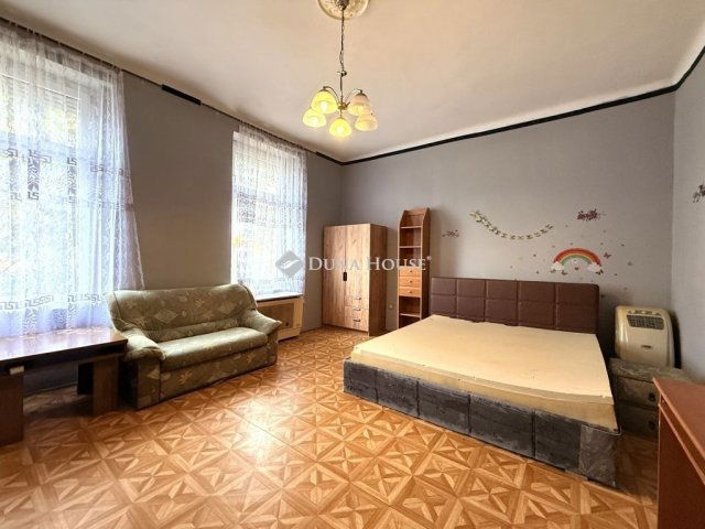 Eladó téglalakás, Győrött 33.9 M Ft, 1 szobás