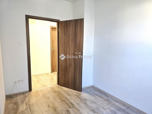 Eladó téglalakás, Pécsett 59.9 M Ft, 3 szobás