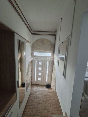 Kiadó családi ház, albérlet, Pécsett, Álmos utcában, 2 szobás