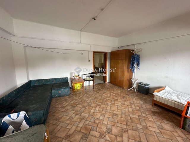 Eladó családi ház, Budapesten, XIV. kerületben 400 M Ft