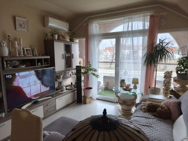 Eladó téglalakás, Győrött 109.5 M Ft, 3 szobás