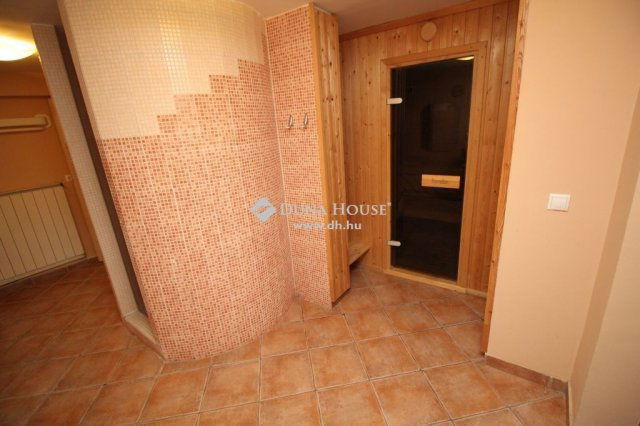 Eladó családi ház, Kecskeméten 150 M Ft, 6 szobás