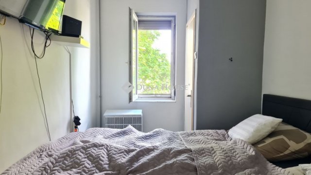 Eladó téglalakás, Pécsett 33 M Ft, 1+1 szobás