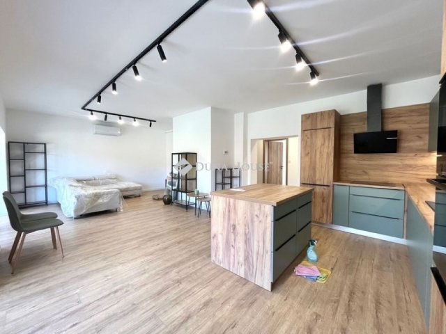 Eladó téglalakás, Pécsett 79.9 M Ft, 3 szobás