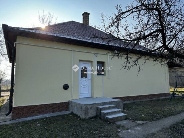 Eladó családi ház, Felsőnyéken 27 M Ft, 2 szobás