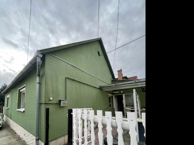 Eladó ikerház, Komlón 29.9 M Ft, 3 szobás / költözzbe.hu