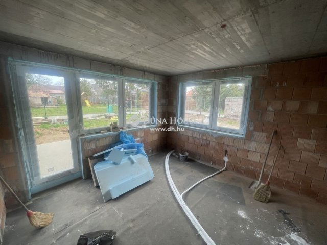 Eladó ikerház, Vecsésen 115 M Ft, 4 szobás